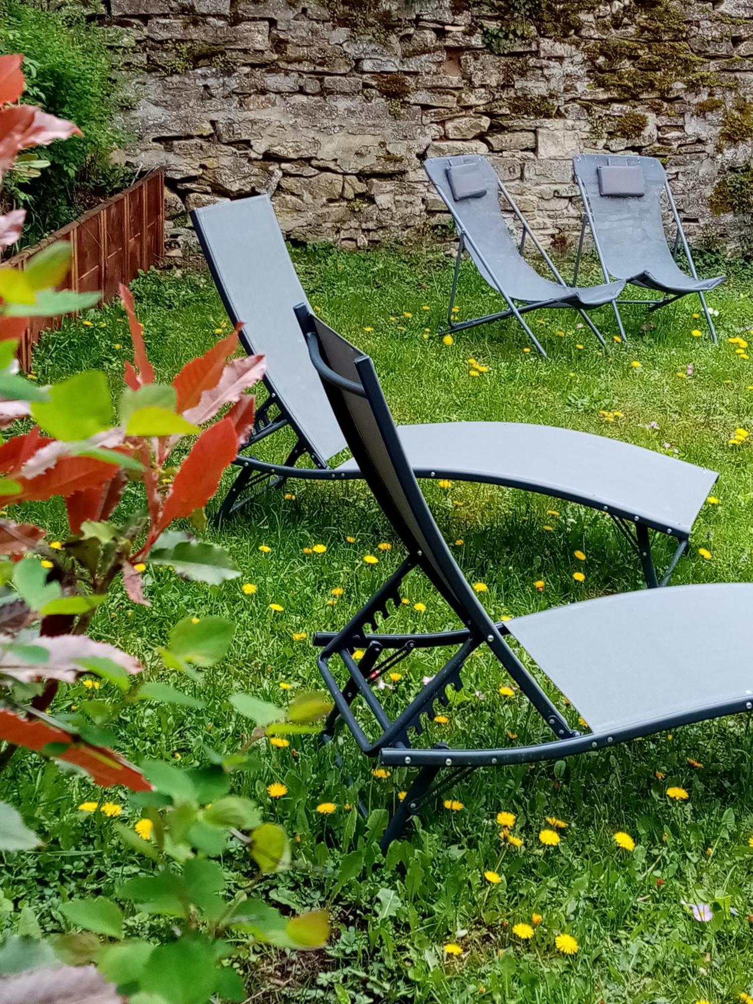 Gite Les 27 Roses Et Plus Chatel-Censoir Exterior photo